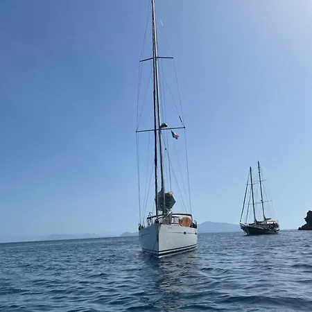 Botel Chez Yannis65s Genoa