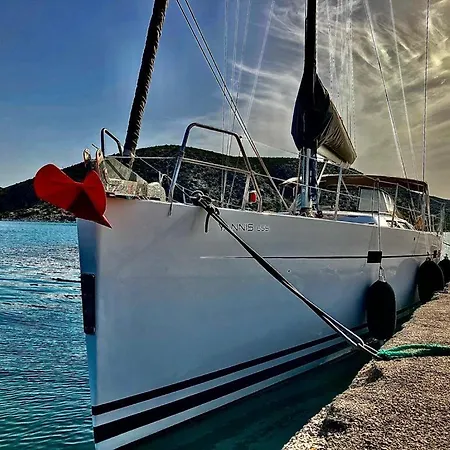 Chez Yannis65s Botel Génova